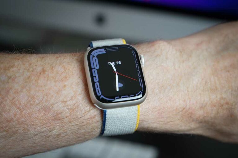 На Apple Watch Series 7 сейчас безумная скидка 115 долларов.