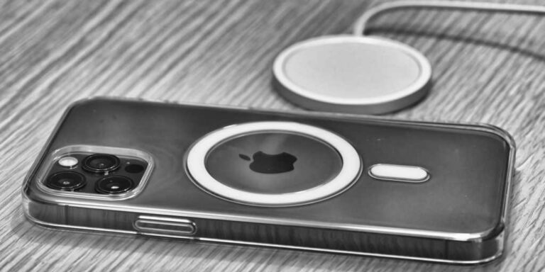 Зарядное устройство Apple MagSafe по какой-то причине только что получило обновление прошивки