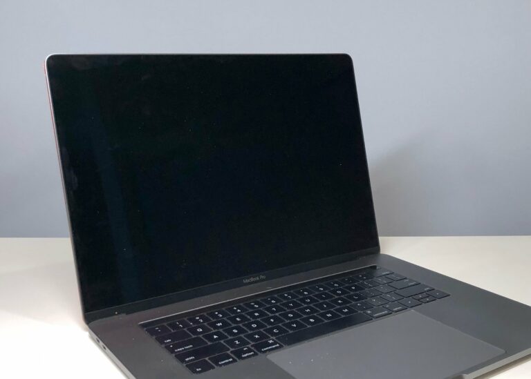 Как починить MacBook Pro, который не включается