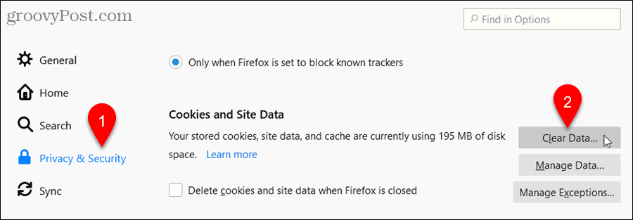 Нажмите «Очистить данные» в Firefox.