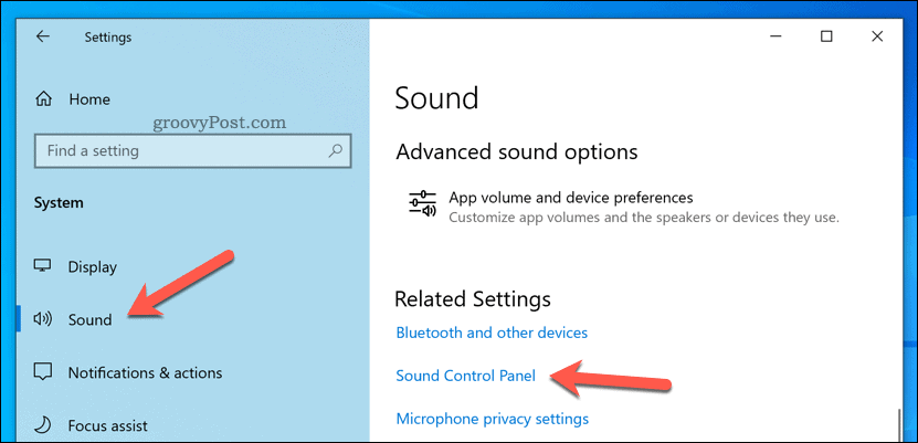 Откройте панель управления звуком в Windows 10.
