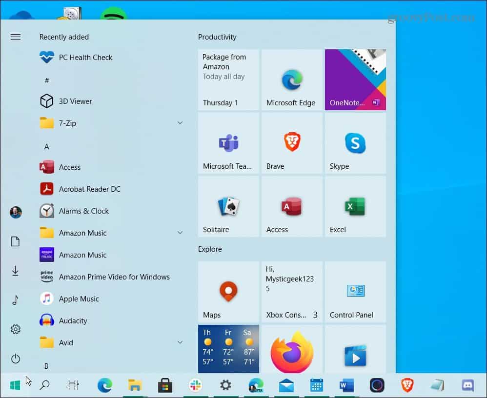 Меню «Пуск» в Windows 10 похоже, но оно более громоздкое и имеет живые плитки.  И с помощью настройки реестра вы можете получить его в Windows 11.