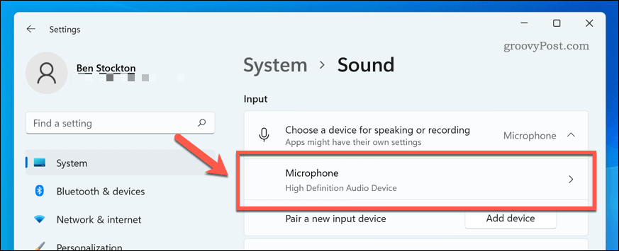 Откройте микрофонное устройство в настройках звука Windows 11.